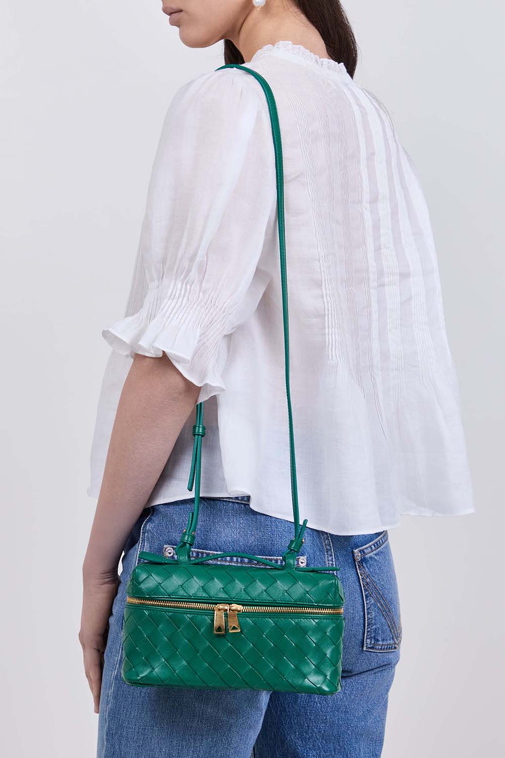 תמונת כל הלוק של תיק באנג באנג וניטי